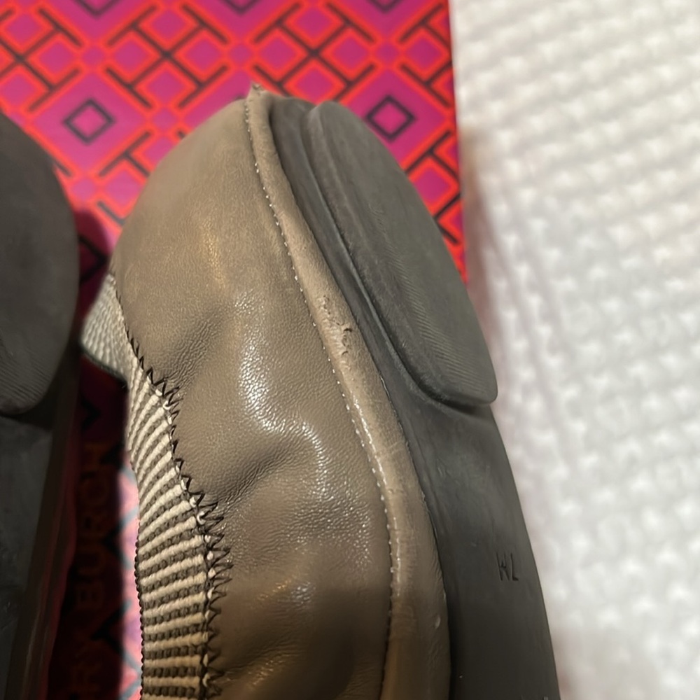 Tory Burch Gabby Ballet Isabel Flat London Gray Size 7 
Pre love, no box - Picture 4 of 6